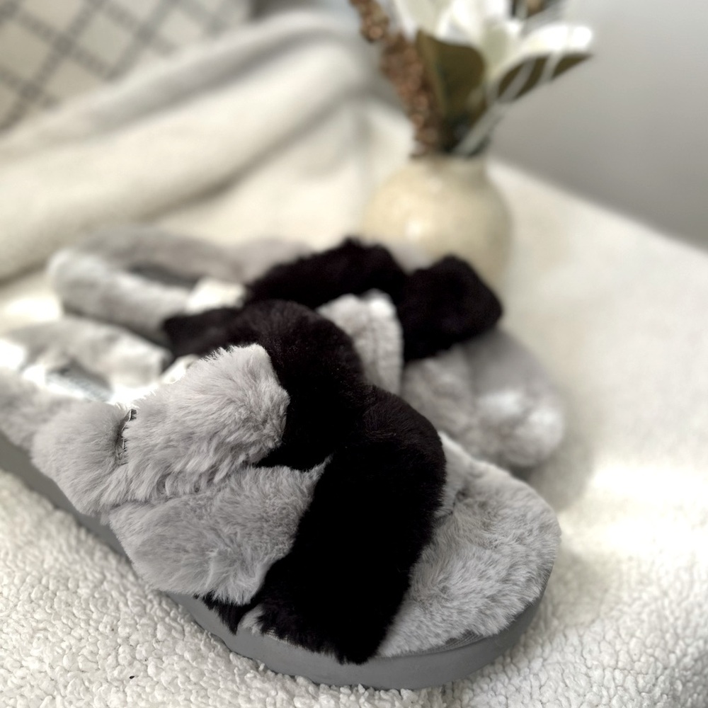 BRAND NEW (NWOT)- Koolaburra by UGG - Style- CAMEAL SLIDE - soft & cozy